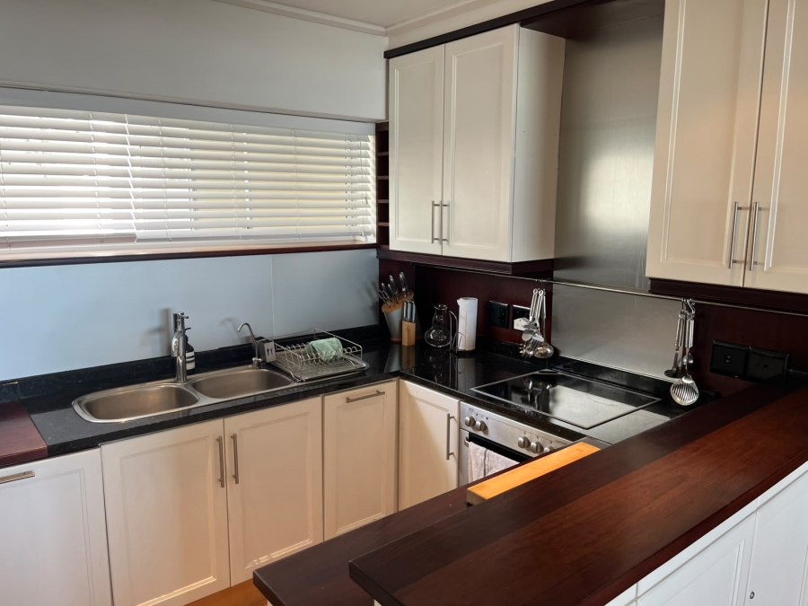 To Let 2 Bedroom Property for Rent in Bantry Bay Western Cape